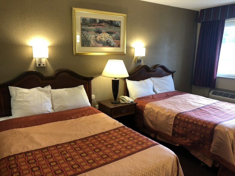 Hotel Travel Inn & Suites