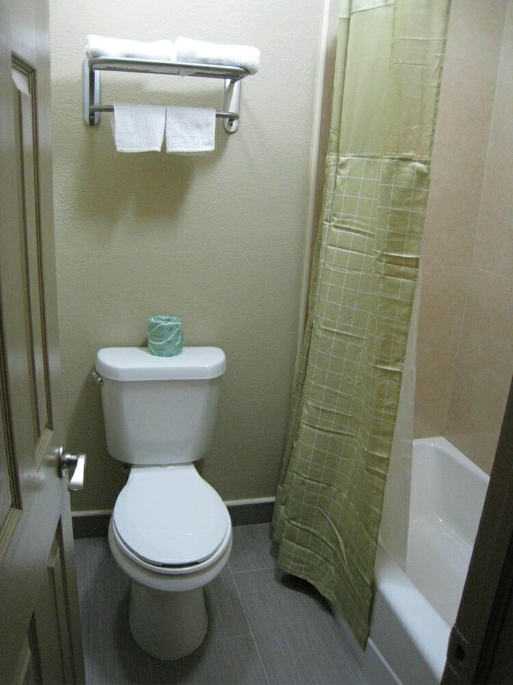 Hotel Travel Inn & Suites