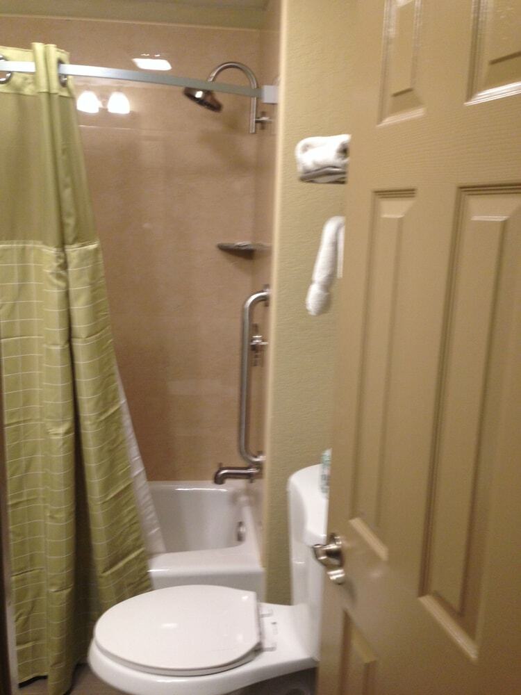 Hotel Travel Inn & Suites
