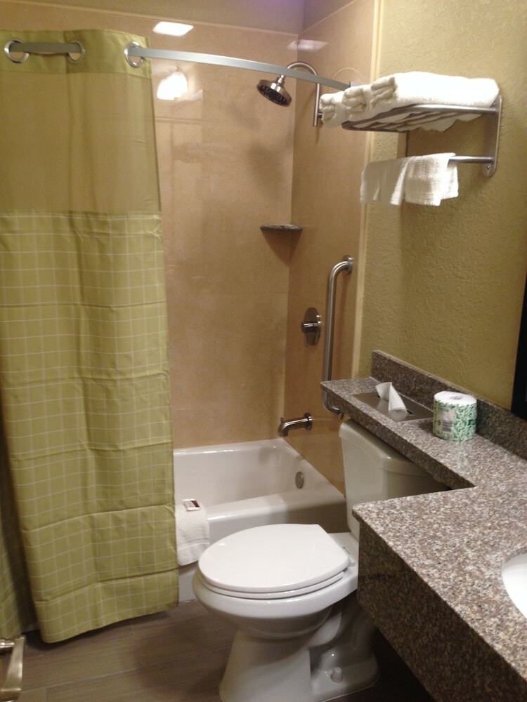 Hotel Travel Inn & Suites