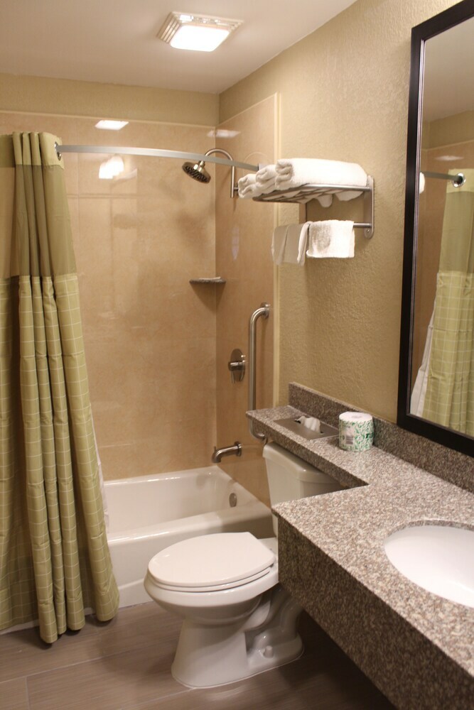 Hotel Travel Inn & Suites