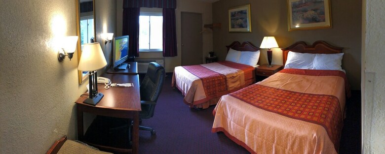 Hotel Travel Inn & Suites