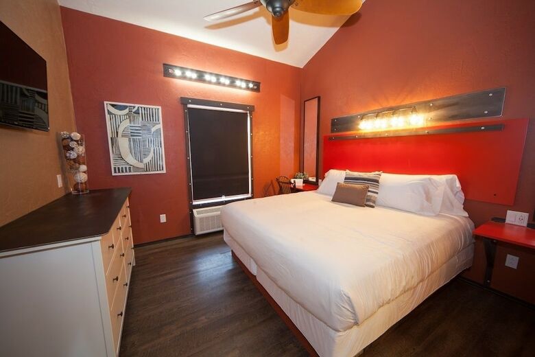 Motel Log Cabin Lodge & Suites