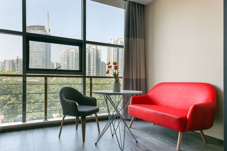 Ibis Xinzhou Qiyi Road Hotel