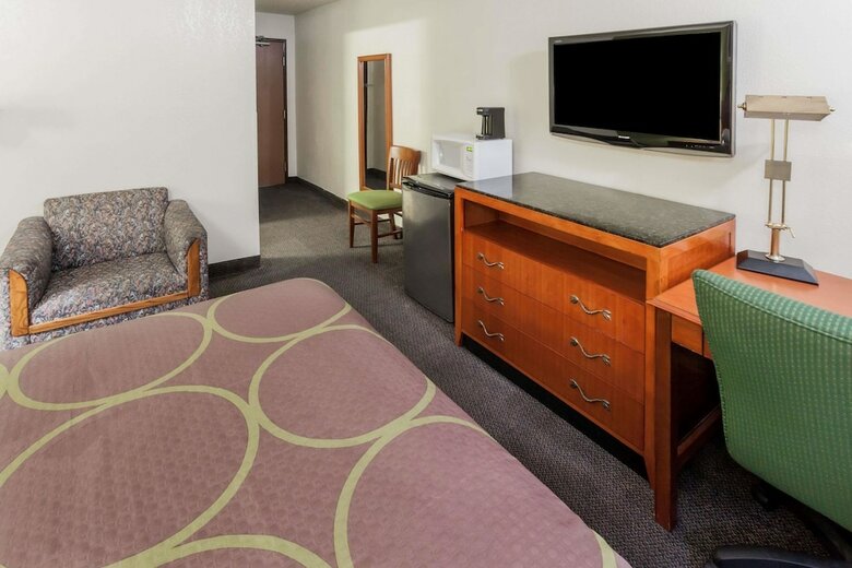 Hotel Super 8 By Wyndham Merrillville