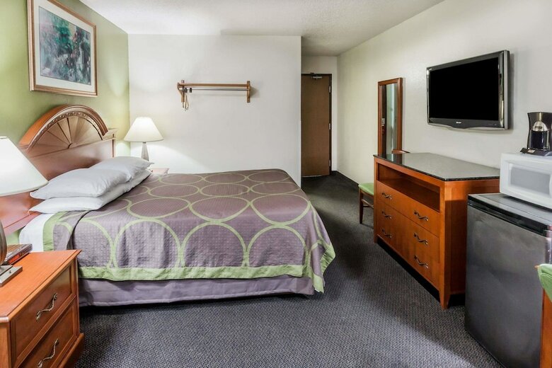 Hotel Super 8 By Wyndham Merrillville