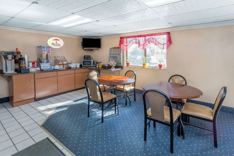 Hotel Super 8 By Wyndham Merrillville