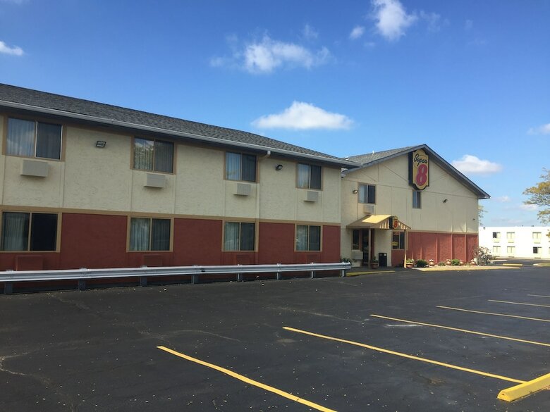 Hotel Super 8 By Wyndham Merrillville