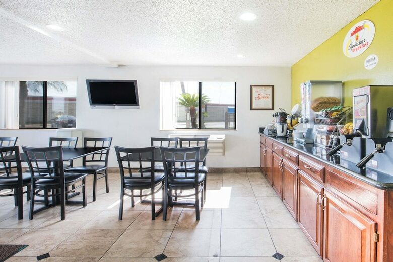 Motel Super 8 By Wyndham Harlingen Tx