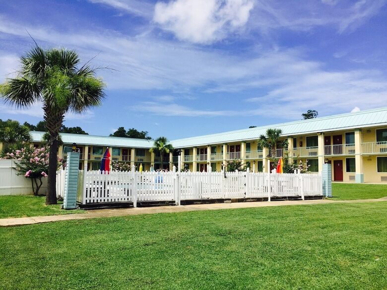 Motel Garden Inn & Suites
