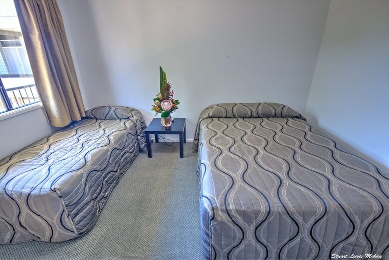 Hotel The Precinct Gladstone