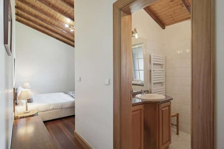 Quinta Dev�nia II - T�lia By An Island Apart