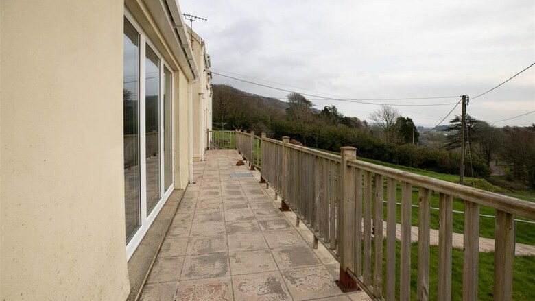 Llanmiloe Bach 2