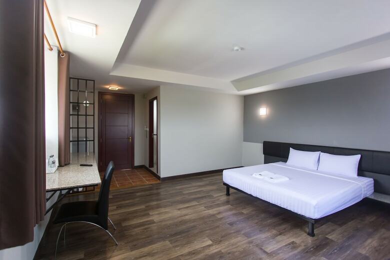 Iron Resort&hotel