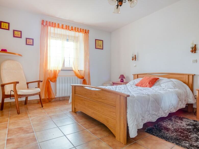 Rustic Holiday Home In M�autis With Garden