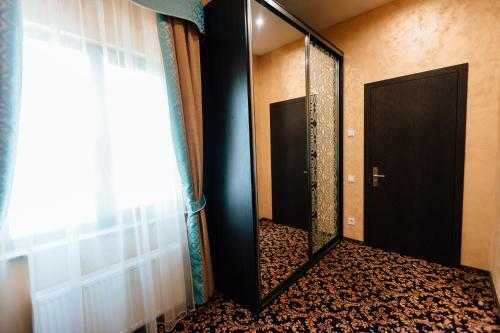 Khan-chinar Hotel