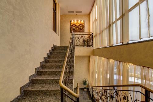 Khan-chinar Hotel