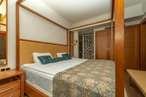 Dionis Hotel Resort & Spa