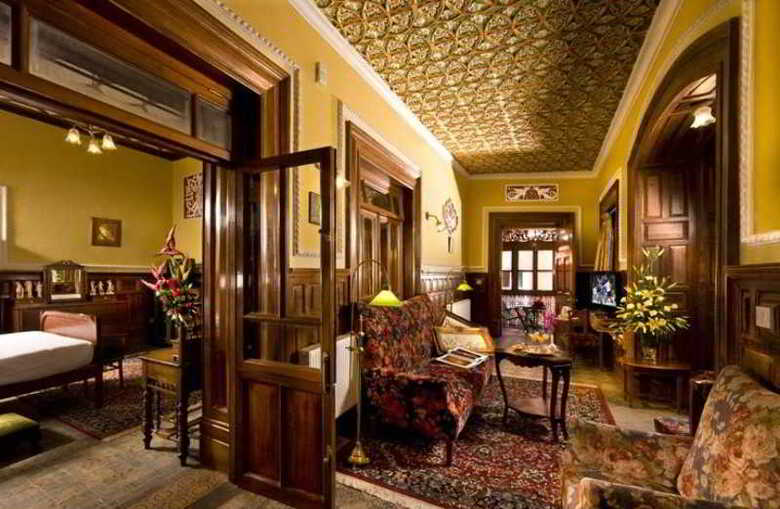 Hotel Welcomheritage Ferrnhills Royale Palace
