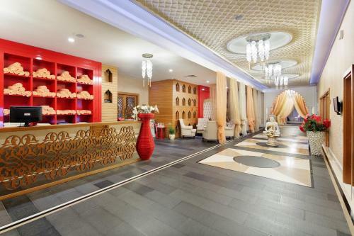 Hotel Crystal Palace Luxury Resort & Spa