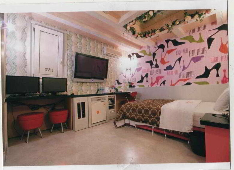 Piano Hotel