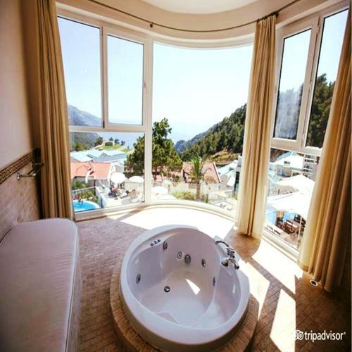 Nicholas Heights Deluxe Suite Hotel