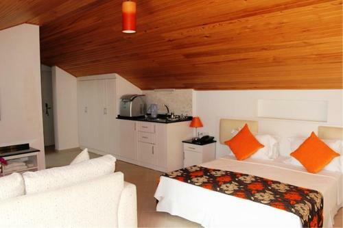 Nicholas Heights Deluxe Suite Hotel