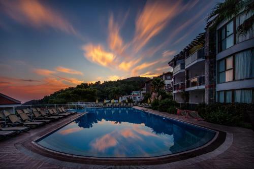 Nicholas Heights Deluxe Suite Hotel