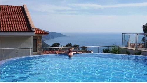 Nicholas Heights Deluxe Suite Hotel