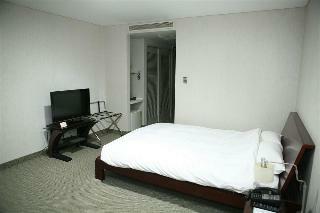 Gumi Century Tourist Hotel