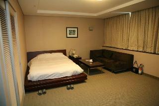 Gumi Century Tourist Hotel