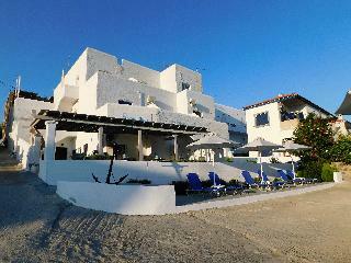 Apartamentos Perdika Mare Guesthouse & Caf�