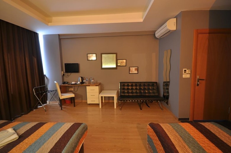 Retropera Hotel