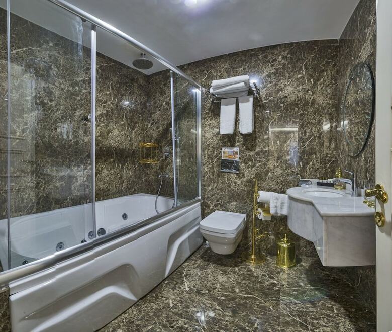 Glorious Hotel