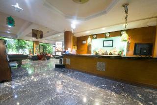 Reddoorz Plus @ New Grand Park Hotel