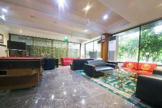 Reddoorz Plus @ New Grand Park Hotel