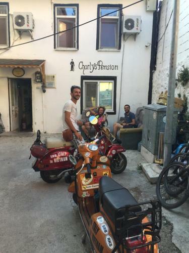 Hostal Charly's Pension