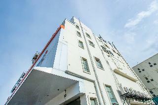 Hotel Oyo 5683 Sri Sai Suites
