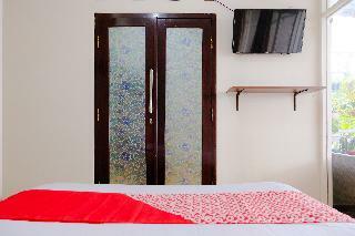 Oyo 2376 Tiara Family Residence