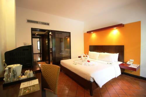 Hotel All Seasons Naiharn Phuket