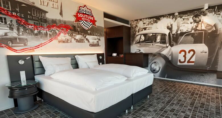 V8 Hotel Motorworld Region Stuttgart, Bw Premier