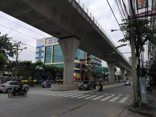 Apartamentos Thana Place Charunsanithwong
