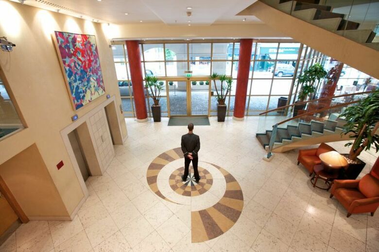 Hotel Middle Eight