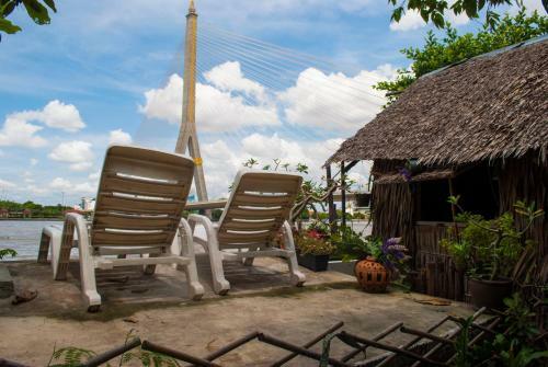 Hostal Phiman Riverview Guesthouse