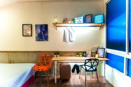 Glur Bangkok Hostel & Coffee Bar