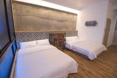 Glur Bangkok Hostel & Coffee Bar