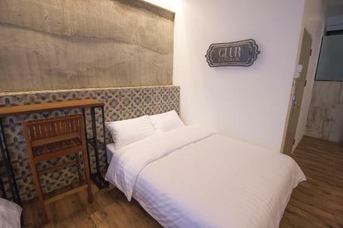 Glur Bangkok Hostel & Coffee Bar