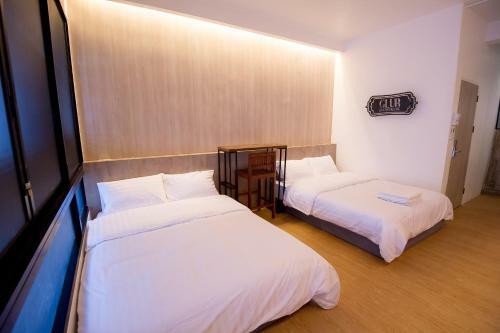 Glur Bangkok Hostel & Coffee Bar