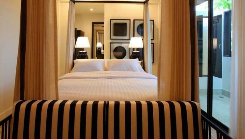 99 The Gallery Hotel