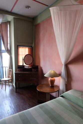 Hostal Pim Bed & Breakfast